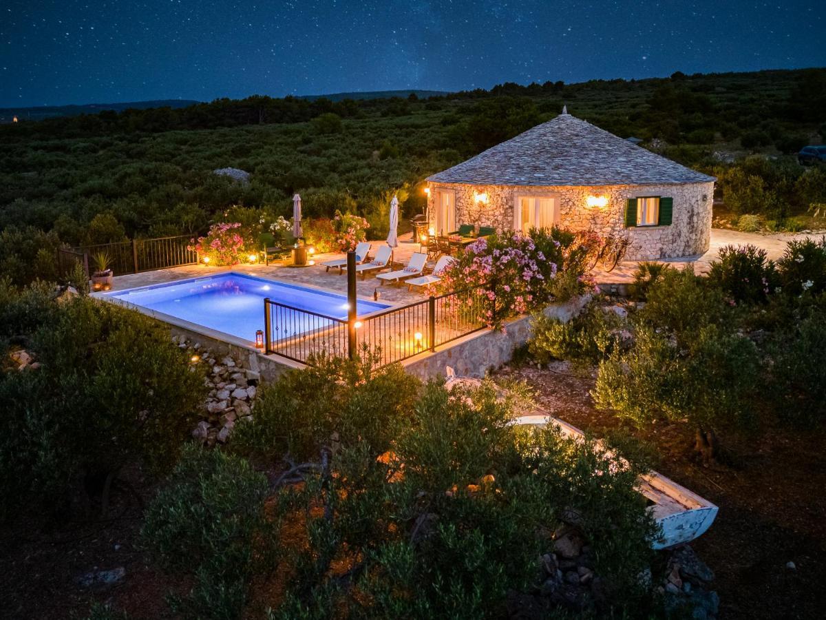Island Getaway - Heritage House Mirca  Exterior photo