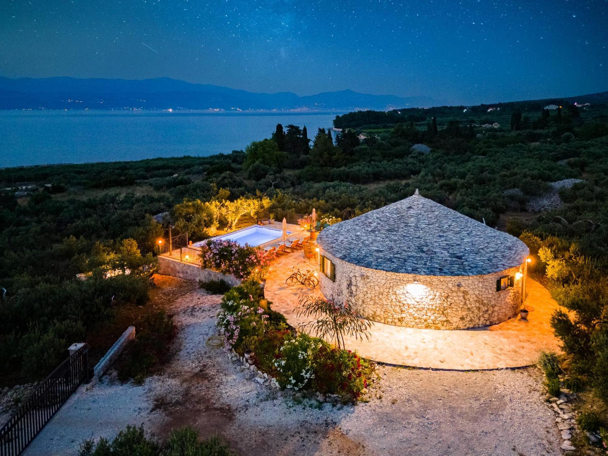 Island Getaway - Heritage House Mirca  Exterior photo